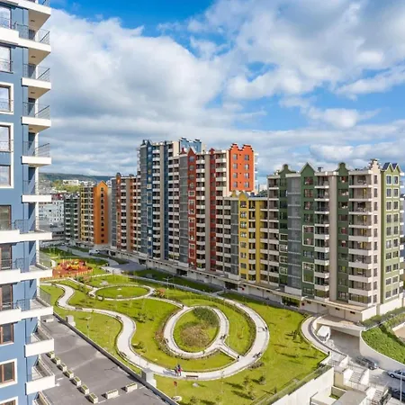 Luxury 1br In Family Garden W/ Private Garage Apartment *